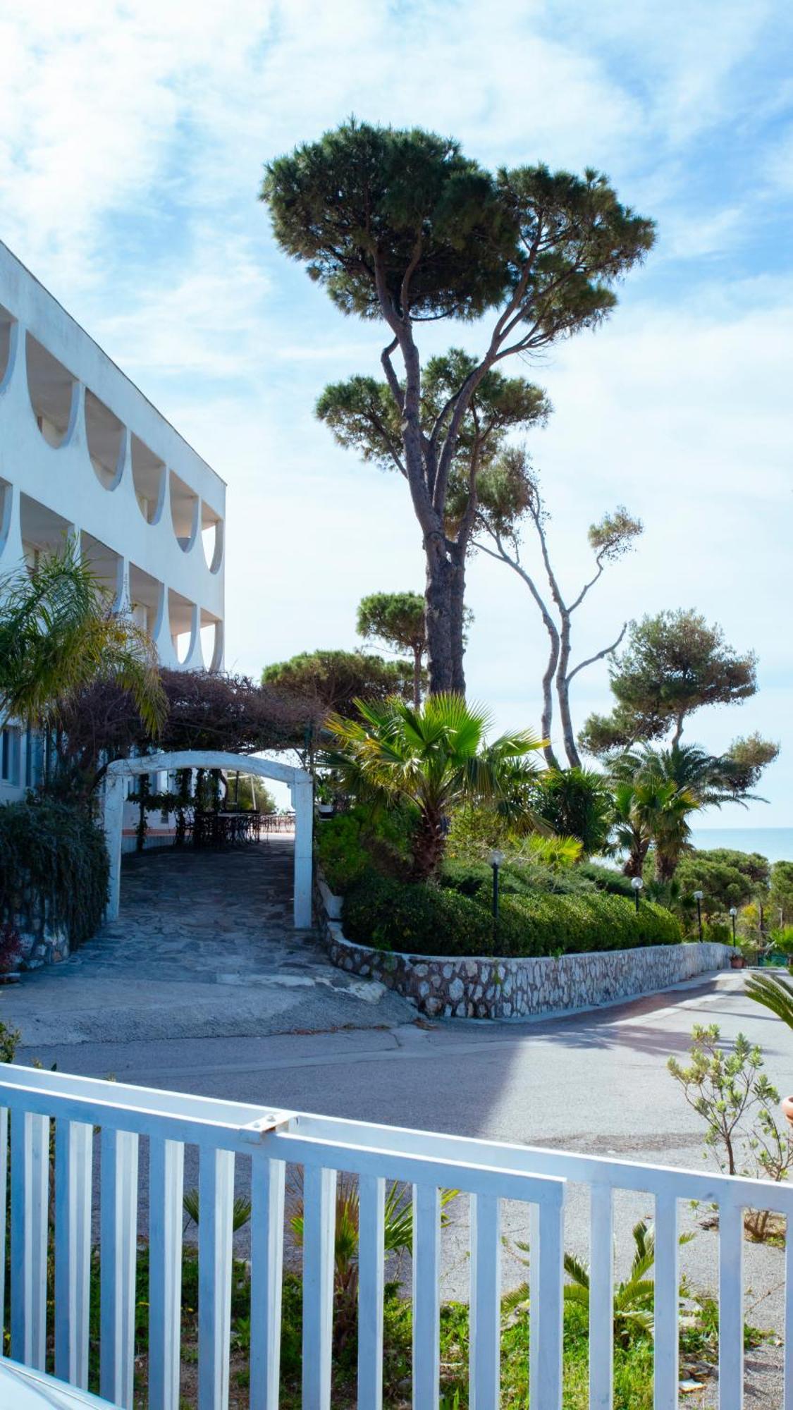 Hotel Sinuessa Terme Mondragone Exterior foto
